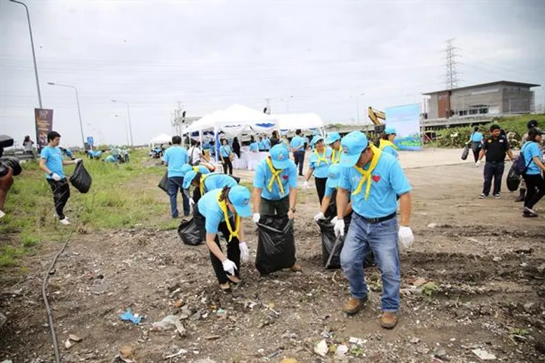 ผู้บริหารและพนักงานท่าอากาศยานสุวรรณภูมิร่วมกับกรมชลประทาน ชุมชนจิตอาสาอำเภอบางพลี กำจัดวัชพืช เก็บขยะ ปรับภูมิทัศน์ในกิจกรรม “กำจัดวัชพืชบริเวณปากคลองสุวรรณภูมิ”