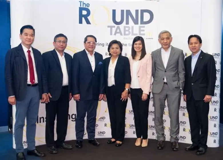 นายศิริศักดิ์ ประสิทธิ์สรรหา (ขวาสุด) ผู้อำนวยการศู...