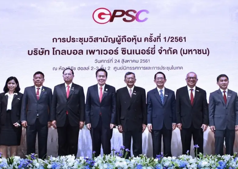 นายสุรงค์ บูลกุล (ที่ 4 จากซ้าย) ประธานกร...