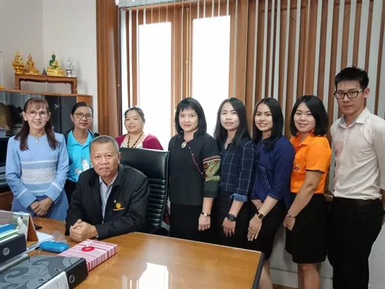 ณ ห้องทำงานหัวหน้าผู้ตรวจราชการ ส.ป.ก. กลุ่มตรวจและประสานราชการ ได้มอบของขวัญแด่หัวหน้าผู้ตรวจราชการ ส.ป.ก.(นายธราดล วัชราวิวัฒน์) เนื่องในโอกาสวันเกษียณอายุราชการ ปีงบประมาณ 2561