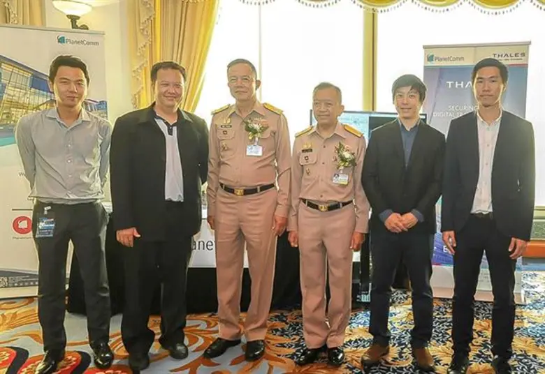 พล.ร.อ.นวพล ดำรงพงศ์ (ที่ 3 จากซ้าย) ผู้ช...