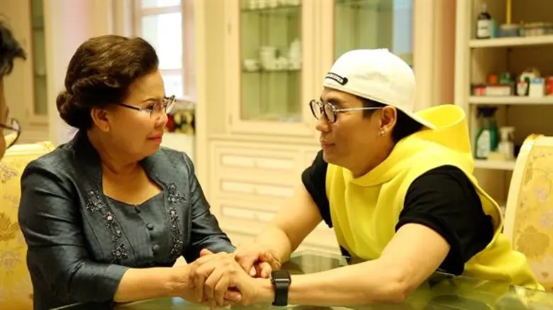 ทีวีไกด์: รายการ “เหย้าเยือนเพื่อนกัน” “พี่เบิร์ด-ธงไชย” พาเที่ยวลาว!! เยือนบ้านสุดหรู “แม่ดาว-บุญเฮือง”