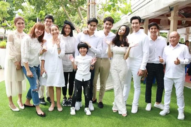 “ไต้ฝุ่น-จาด้า-เมฆ-ชิงชิง-วิน” ทำบุญเปิดกล้อง “รักสุดปลายนวม – ปิศาจหรรษา”