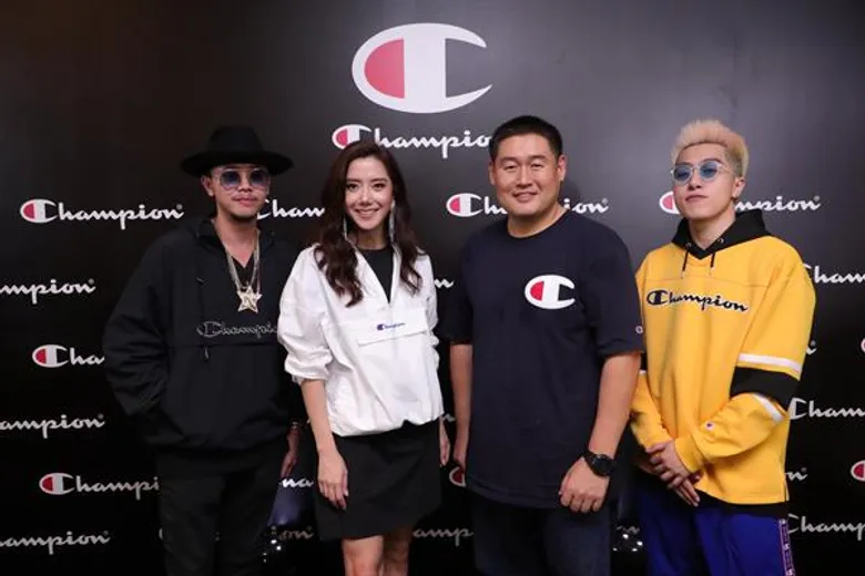 เหล่าคนดังสายสปอร์ตไลฟ์สไตล์ ร่วมฉลองเปิดร้าน Champion แห่งแรกของไทย ที่ชั้น 3 โซนเอเทรียม ศูนย์การค้าเซ็นทรัลเวิลด์