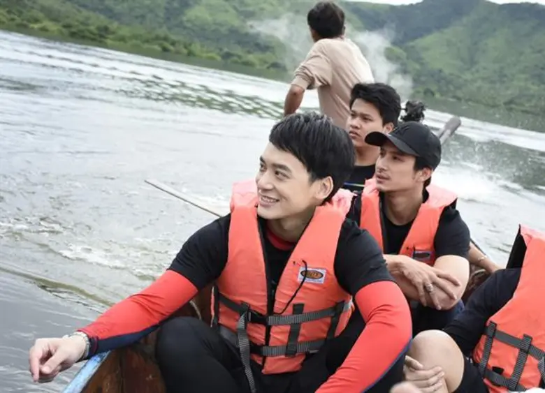 บี้-สุกฤษฏิ์ วิเศษแก้ว พร้อมด้วย แคน-อติร...