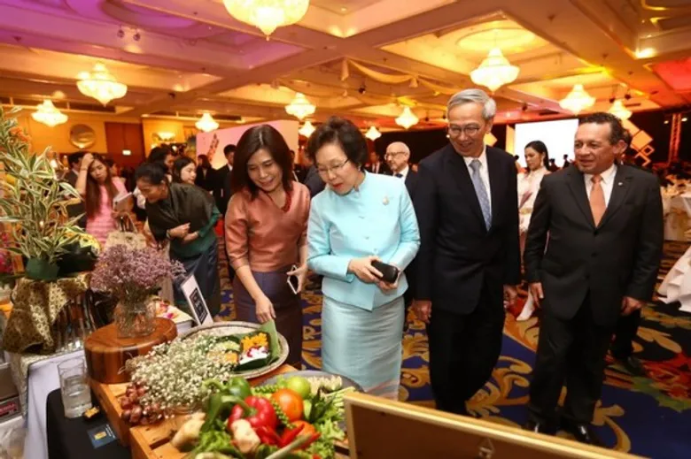กรมพัฒนาธุรกิจการค้ามอบตราสัญลักษณ์ “Thai SELECT” ครั้งแรกในประเทศไทย ให้ร้านอาหารไทยที่ผ่านเกณฑ์ 579 ร้าน