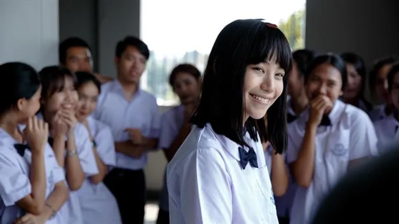 คลั่งการถูกกด Like ในโซเชียลเป็นเหตุ “แนนโน๊ะ” โดนไม้ตีตกดาดฟ้า!! ตายไม่ตาย มารอชมกันในซีรีส์ “เด็กใหม่” 5 ก.ย. นี้ ทางช่อง GMM25