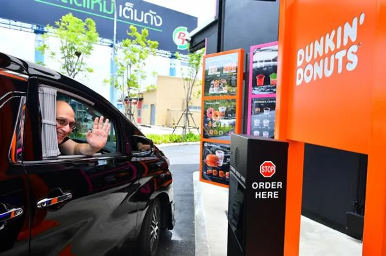 1st Dunkin’ Donuts Drive Thru in Thailand ดังกิ้นโดนัท ขยายธุรกิจรุกเทรนด์ Drive Thru เปิดสาขาแรกในไทย กับการเติบโตสู่การเป็นมากกว่าร้านโดนัท