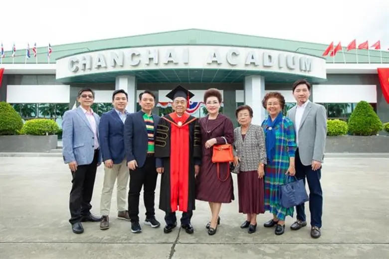 เสาวนีย์ อักษรานุวัตร (ที่ 4 จากขวา), พงศธร อักษราน...