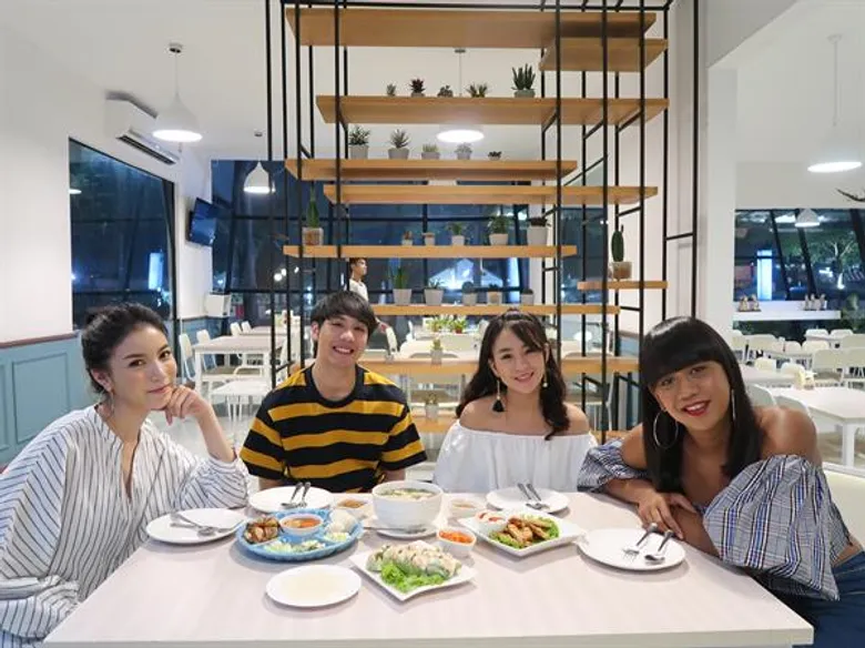 ทีวีไกด์: รายการ “#TEAMGIRL” “เจนนี่-มุก” พา “ไวท์-นารา” เยือนถิ่นเก่า!!! จัด “5 ร้านย่านรามฯ ต้องตามมากิน”