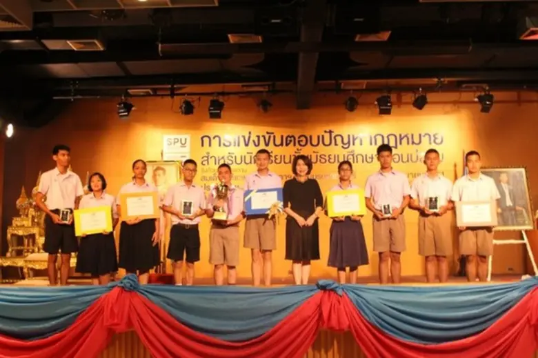 ร.ร. โยธินบูรณะ โชว์กึ๋น!! คว้าถ้วยพระราชทานสมเด็จพระเทพฯ แข่งขันตอบปัญหากฎหมาย ม.ปลาย ประจำปี 2561
