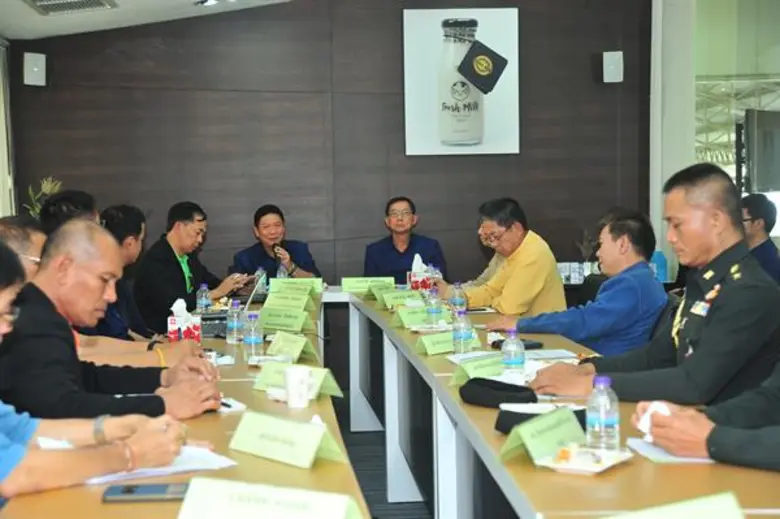 รมช.ลักษณ์ ตรวจเยี่ยมฟาร์มโคนมและสหกรณ์โคนม มุ่งส่งเสริมและสนับสนุนในการพัฒนาปรับปรุงฟาร์ม ระบบการเลี้ยงและการจัดการฟาร์มให้ถูกสุขอนามัย ตามมาตรฐานฟาร์ม GAP หวังยกระดับการจัดการเลี้ยงโคนมแบบมืออาชีพ