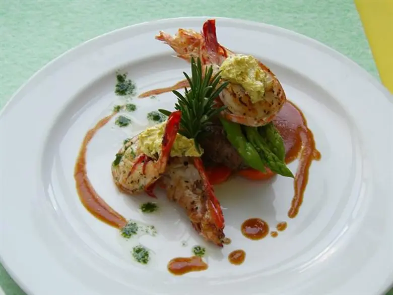 เอาใจคนชอบรับประทานเนื้อ ห้องอาหารเรือนต้...