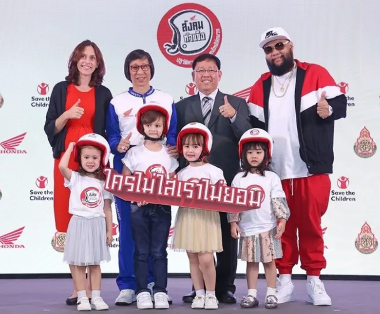 นายอารักษ์ พรประภา (ลำดัก 2 จากซ้าย) รองป...