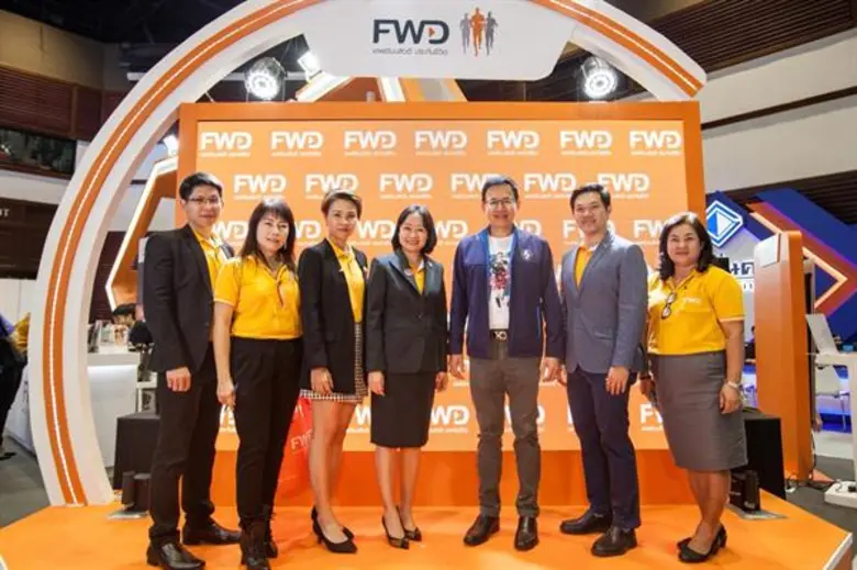 นางสาวปรมาศิริ มโนลม้าย (คนที่ 4 จากซ้าย)...