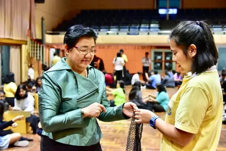 กรมประมง จัดกิจกรรมจิตอาสา #ประมงไทยร่วมใจเก็บขยะทะเลเย็บอวนประมงที่ไม่ใช้แล้วเป็นถุงเก็บขยะทะเล
