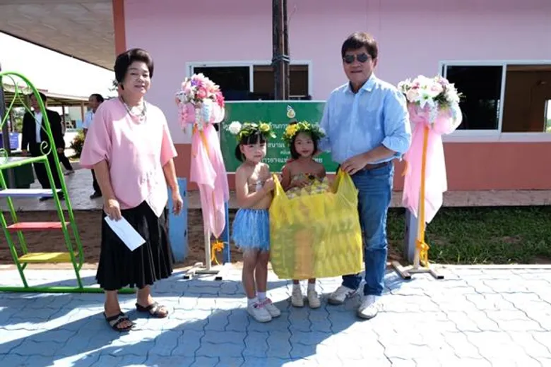 กยท. ลุยกิจกรรม CSR นำยางพาราแปรรูปปูพื้นสนามเด็กเล่นส่งเสริมสุขภาพ-พัฒนาการที่ดีของเด็ก ควบคู่การเพิ่มปริมาณใช้ยางภายในประเทศ