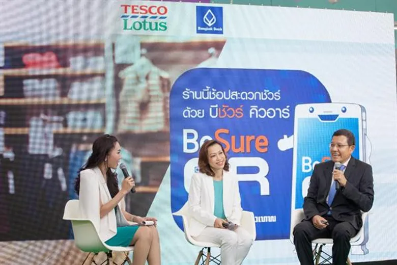 เทสโก้ โลตัส จับมือธนาคารกรุงเทพ ยกระดับบริการ ตอบโจทย์ลูกค้ายุค 4.0 'จ่ายง่าย ทั่วไทย’ ปูพรมทุกแคชเชียร์ทั่วประเทศรองรับการชำระเงินด้วย QR Code พร้อมส่งโปรโมชั่นพิเศษชวนคนไทยร่วมกันขับเคลื่อน 'สังคมไร้เงินสด’