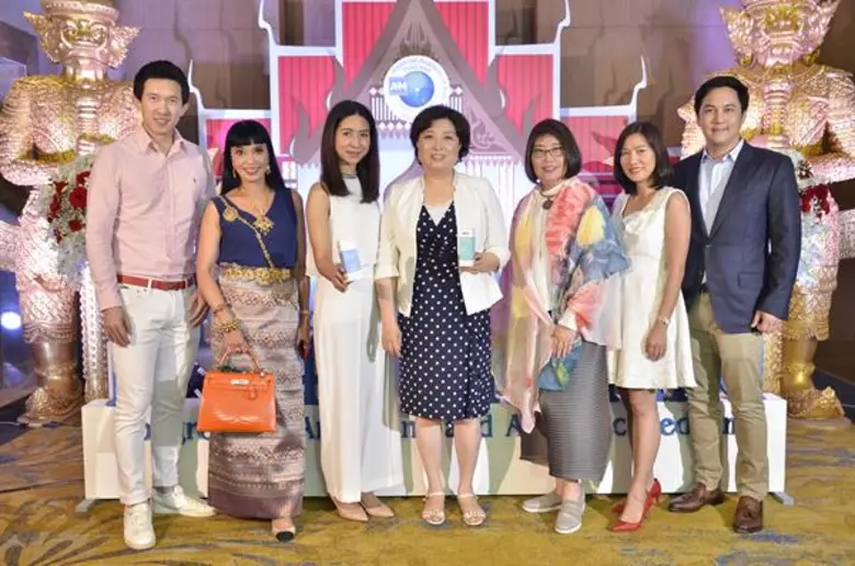 ฮง จียุน (คนกลาง) ผู้บริหารแบรนด์ "BPH" (...