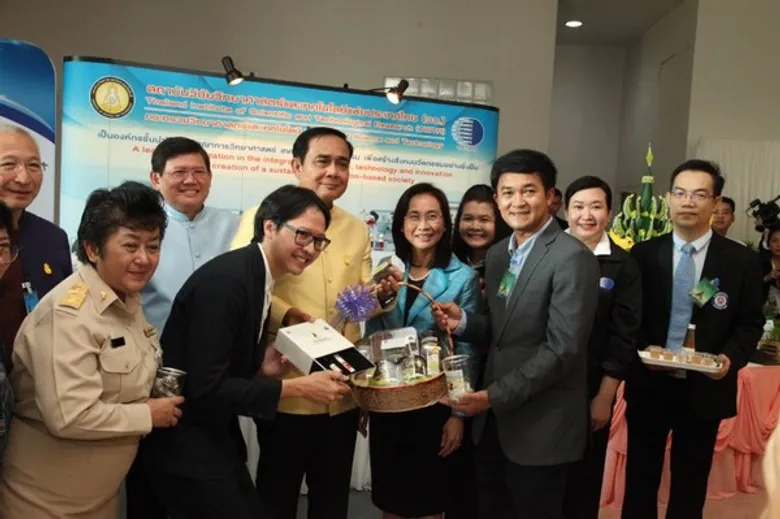 วว. โชว์งานวิจัยสารสกัดจากเมล็ดมะขาม/การสร้างมูลค่าเพิ่มจากเปลือกและแป้งมะขาม เนื่องในการประชุม ครม.สัญจร @จังหวัดเพชรบูรณ์