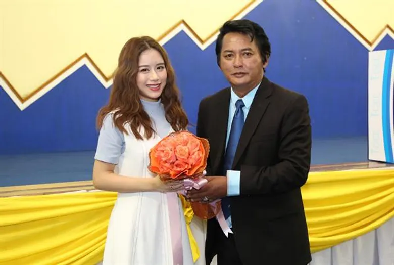 “ฟาง - ธนันต์ธรญ์” ศิลปินสาวเสียงดี เรียนเก่ง ร่วมแชร์ไอเดียจากพี่สู่น้อง เลือกคณะที่ใช่ ในกิจกรรม “I-DEE ชีวิตดี เมื่อมี ไอ-ดี”
