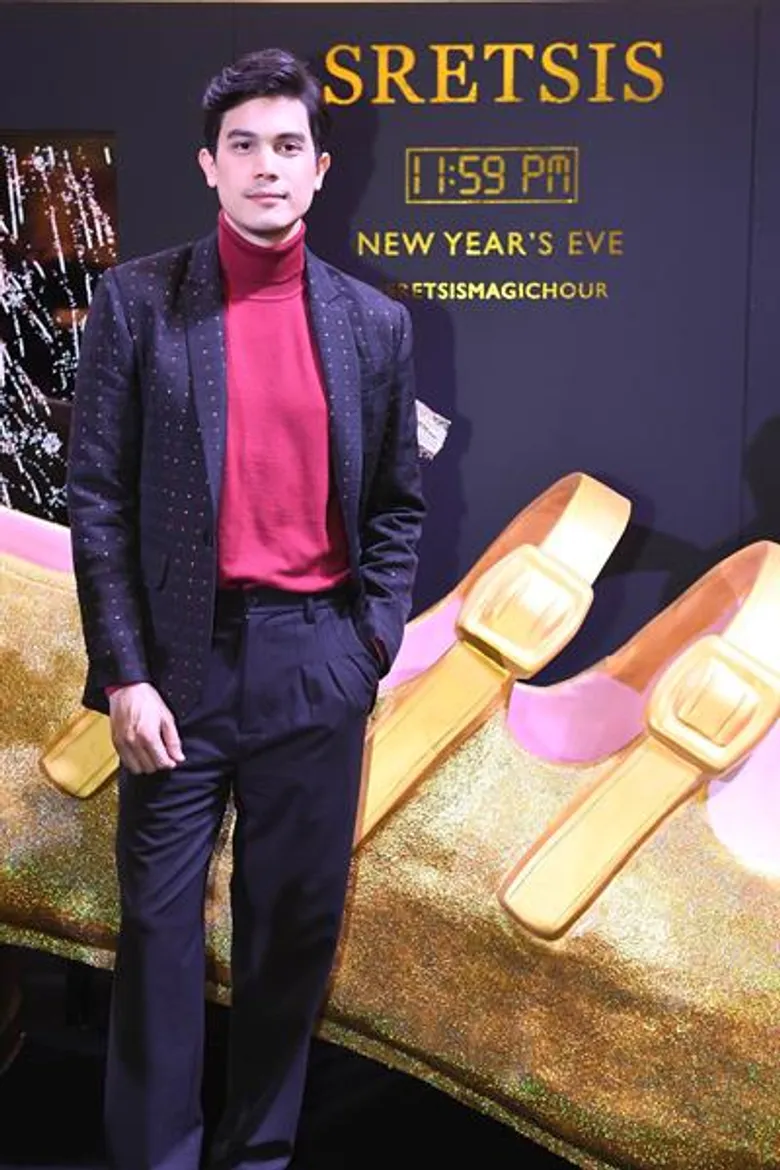 SRETSIS รังสรรค์คอลเลคชั่น Fall-Winter 2018 “MAGIC HOUR” พร้อมจับมือ “คาเรล” แบรนด์รองเท้าเก่าแก่จากกรงุปารีสเปิดตัวครั้งแรกในเมืองไทย