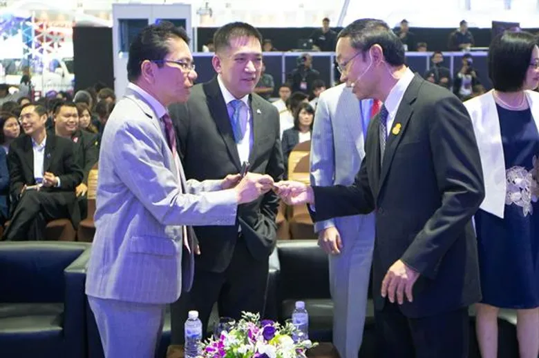 “ดีอี” ผลัก การพัฒนาคนพันธุ์ดิจิทัลเป็นวาระแห่งชาติ เดินหน้าใช้บิ๊กดาต้าพัฒนาประเทศ เป็นสังคมไร้เงินสดและไร้เอกสาร