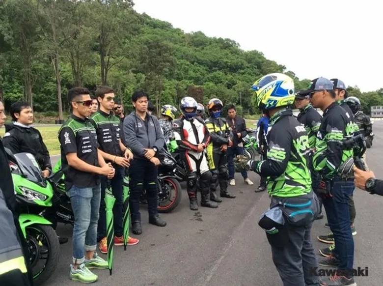 คาวาซากิ รวมพลังผู้แทนจำหน่ายฯ จัดกิจกรรม KGRS RIDING MEETING 2018 ส่งเสริมกรมการขนส่งทางบก!!