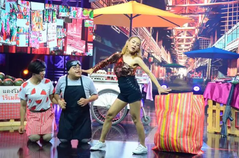 ไลฟ์สดขายเสื้อผ้าแบบวร้ายๆ จนกลายเป็นเน็ต...