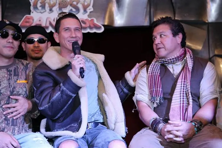 น้อย วงพรู ดวลเดือด ทูพี เซาท์ไซด์ กลางงานแถลงข่าว ก่อนนำทัพศิลปินบุก “Gypsy Bangkok” 10 พฤศจิกายนนี้ ณ ช่างชุ่ย พร้อมกระหน่ำโปรฯ ราคาพิเศษก่อนใคร!!