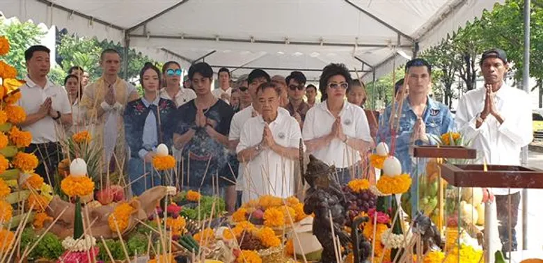 ไฟว์สตาร์ โปรดักชั่น บวงสรวงภาพยนตร์ตลกชวนสยองเรื่องใหม่ “พี่นาค” เตรียมสนุกไปพร้อมกันต้นปี 2019 ในโรงภาพยนตร์