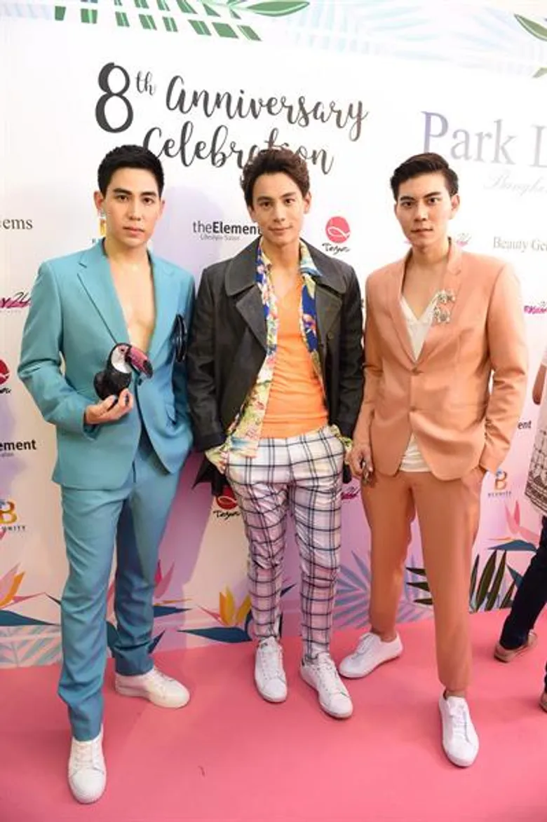 “มาริโอ้” เดินแฟชั่น….ท้าลมฝน “ฟลอริเดียน ซัมเมอร์ บีช” ในงาน “ฉลอง 8 ปี ศูนย์การค้า พาร์ค เลน เอกมัย”