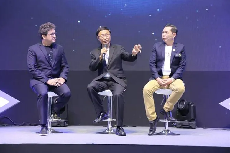 เชื่อดิจิทัลเปลี่ยนชีวิตถ้ามีสติในการเลือกใช้งาน ดีป้าจับมือสแพลช อินเตอร์แอคทีฟ เฟ้นหาผู้นำทางความคิด ใช้เทคโนโลยี ฟื้นเศรษฐกิจ พลิกโฉมประเทศ