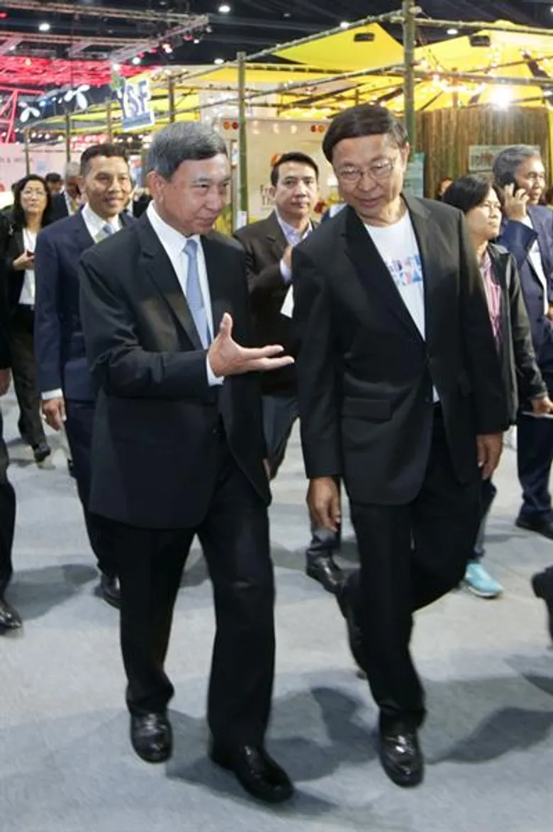 “ประจิน” ประกาศ พร้อมเพิ่มขีดความสามารถประเทศไทยในมิติดิจิทัล ไม่ด้อยกว่าประเทศใดในโลก เตรียมลุยพบประชาชนทุกจังหวัดขับเคลื่อนสมาร์ทซิตี้ “ดีป้า” ลงนามความร่วมมือ 17 หน่วยงานสร้างเมืองอัจฉริยะนำร่อง