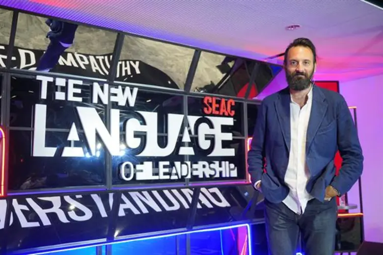 ปลุก “ผู้นำ” ให้ตื่น (ตัว) ด้วย “ภาษาใหม่” “The New Language of Leadership” ทางรอดขององค์กรไทยในสมรภูมิ Disruption พลิกทุกตำราการตลาด มองเกมธุรกิจได้ขาด ด้วยความสามารถในการสร้าง “ความเข้าใจอย่างลึกซึ้ง”