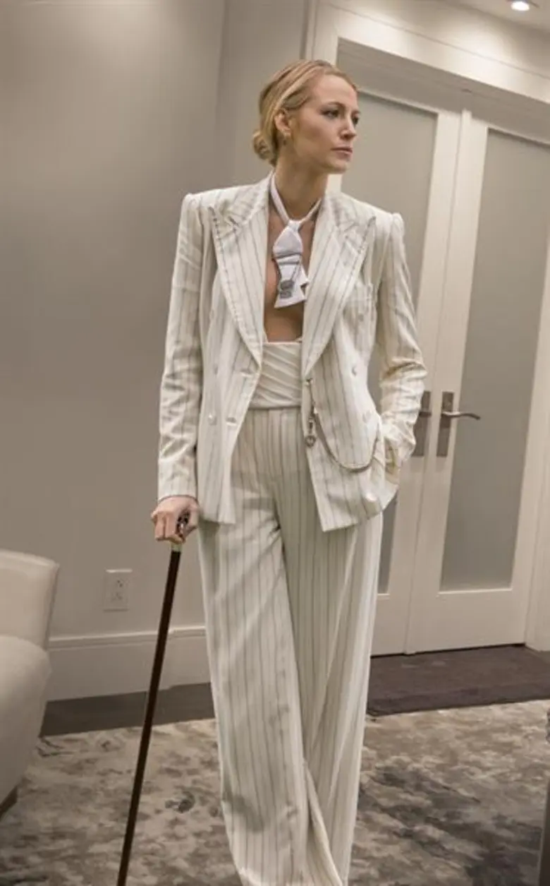Movie Guide: ชัด ๆ จากปาก “เบลค ไลฟ์ลี” ตอบข้อสงสัย ทำไมบท “เอมิลี่” ใน “A Simple Favor” ต้องใส่ชุดผู้ชาย?