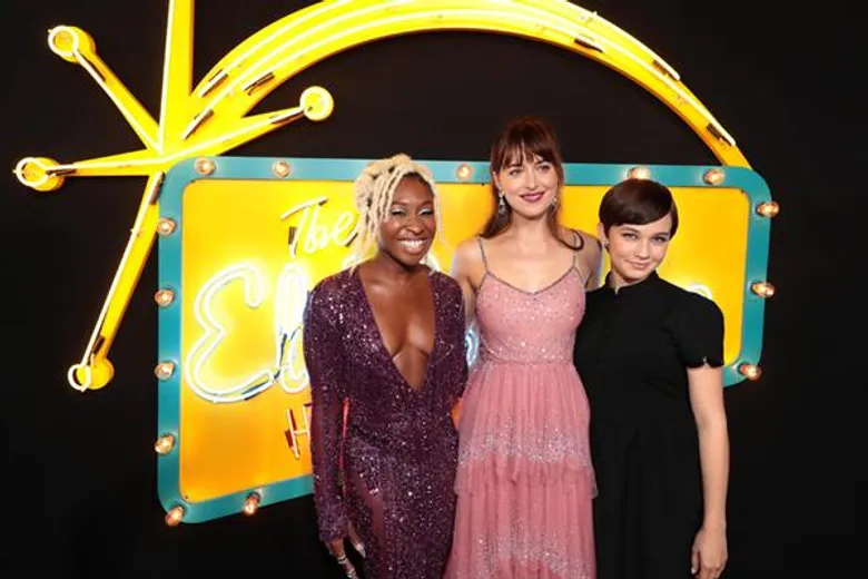 ทีมนักแสดงเช็คอินพร้อมกันที่ Bad Times at the El Royale World Premiere ณ ลอสแอนเจลิส