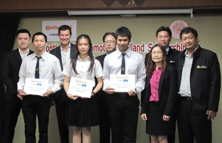 จากภาพ: มร. ปีเตอร์ รางเคิ้ล ประธานคอนติเ...