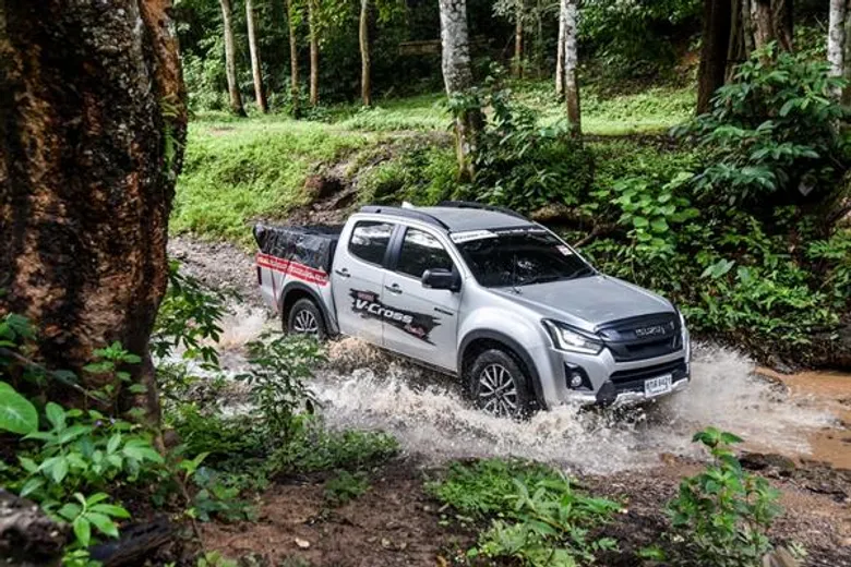 คาราวาน อีซูซุวี-ครอส 4x4 “พลังดี…เปลี่ยนโลก” จ.แม่ฮ่องสอน นำแสงสว่างสู่บ้านป่า ช่วยเหลือ 16 หมู่บ้านภาคเหนือตอนบน