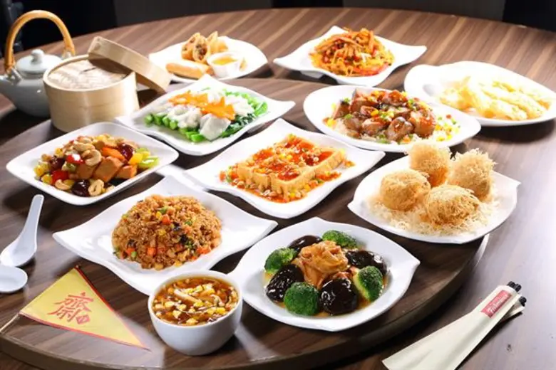 เทศกาลกินเจ หรือ เทศกาลถือศีลกินผัก จัดขึ...