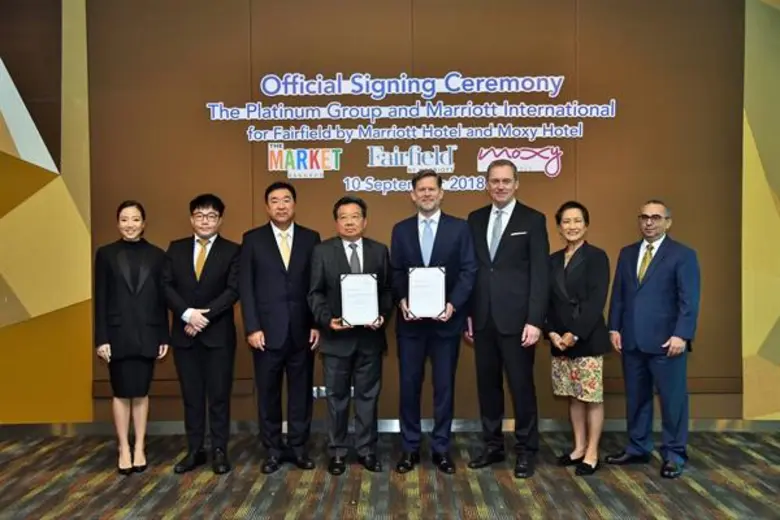 นายสุรชัย โชติจุฬางกูร (ที่ 4 จากซ้าย) ประธานกรรมกา...
