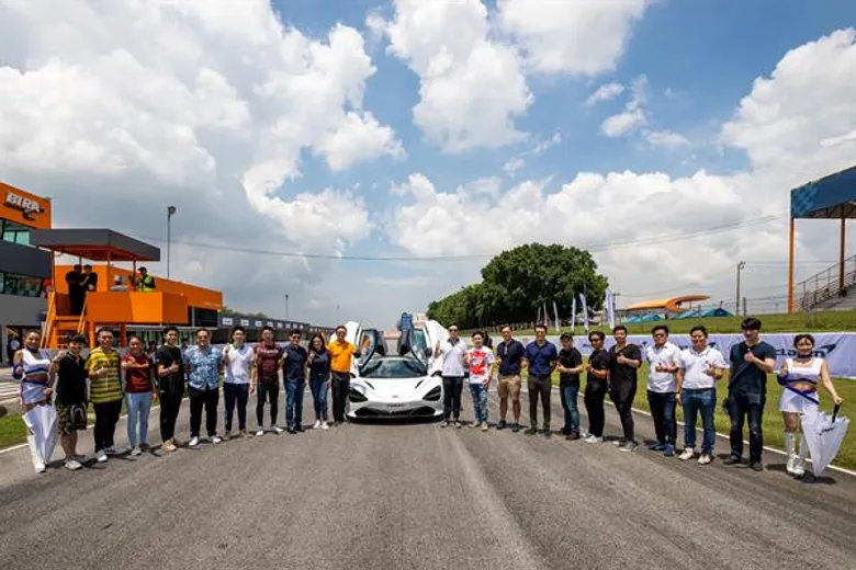 แมคลาเรน แบงค็อก จัดกิจกรรม Track Day Experience เปิดประสบการณ์การขับขี่อันเร้าใจของสุดยอดยนตรกรรมระดับโลกครั้งแรกในสนามแข่งไทย