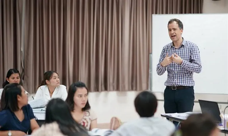 บริติช เคานซิล และกระทรวงศึกษาธิการ พลิกโฉมการสอนครูภาษาอังกฤษ 17,000 คน เปลี่ยนการสอนเน้นท่องจำ “แกรมม่า-โวแคบ” สู่การสื่อสารภาษาอังกฤษได้จริง