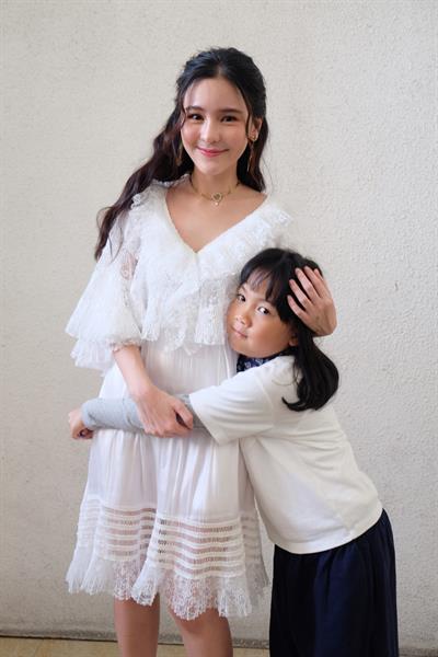 ภาพยนตร์เรื่อง “เดอะเลค” ได้ฤกษ์บวงสรวงเปิดกล้อง เปิดตัวทีมนักแสดงนำ “ตุ้ย ออม ลำไย อาตี้ วันใหม่ ปู” พร้อมเผยถึงการร่วมทุนครั้งใหญ่จากบริษัทหนังระดับโลก