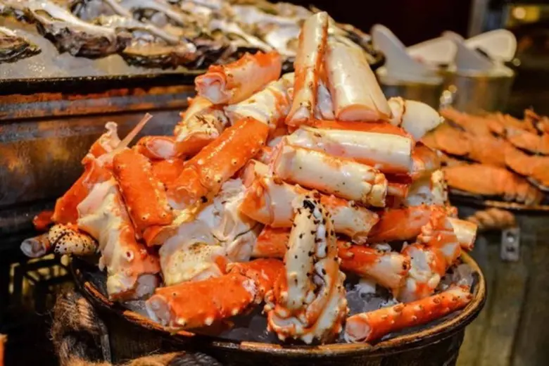 INTERCONTINENTAL BANGKOK’S ESPRESSO ADDS ALASKAN KING CRAB TO ITS RENOWNED DINNER BUFFET