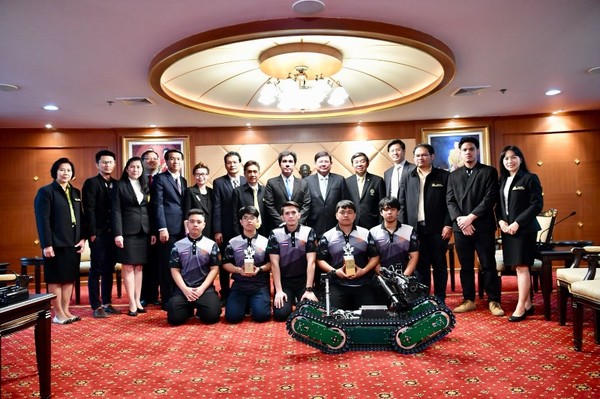 ศาสตราจารย์ ดร.สุชาติ เซี่ยงฉิน อธิการบดี...