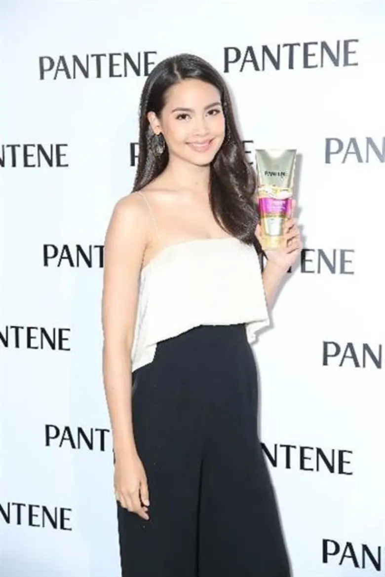 ปลุกพลังบวก #ใครว่าเราทำไม่ได้ แนวคิดสวยสตรองของ ปอย ตรีชฎา และ ญาญ่า อุรัสยา