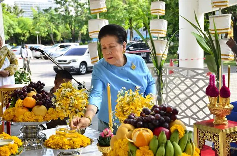 พิธีบวงสรวงการแสดงโขนมูลนิธิส่งเสริมศิลปาชีพฯ ชุด พิเภกสวามิภักดิ์