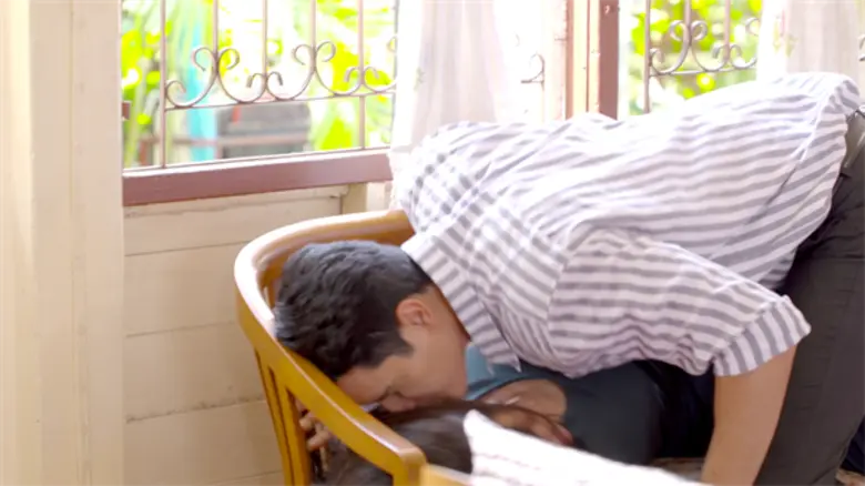 “ชานนท์” หื่น ปล้ำ “น้ำตาล” “สมาร์ท” บุกช่วย ซัดเละ