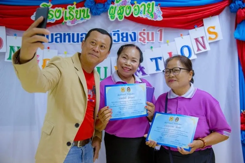 ราชภัฏโคราช ส่งความสุขสร้างรอยยิ้มมอบสัมฤทธิบัตรวัยเก๋า